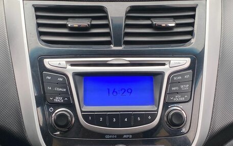 Hyundai Solaris II рестайлинг, 2013 год, 895 000 рублей, 23 фотография