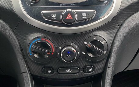 Hyundai Solaris II рестайлинг, 2013 год, 895 000 рублей, 24 фотография