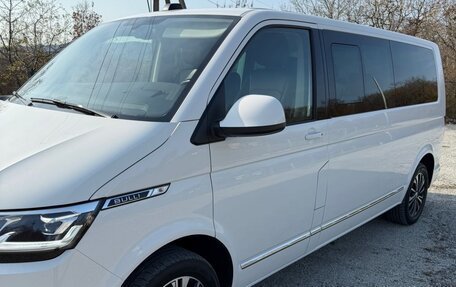 Volkswagen Multivan T6 рестайлинг, 2020 год, 6 300 000 рублей, 2 фотография