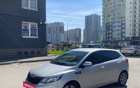 KIA Rio III рестайлинг, 2016 год, 900 000 рублей, 4 фотография