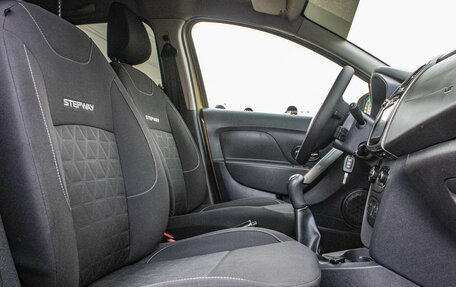 Renault Sandero II рестайлинг, 2017 год, 999 000 рублей, 23 фотография