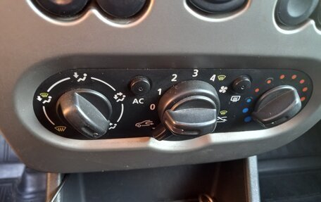 Renault Logan I, 2012 год, 600 000 рублей, 8 фотография