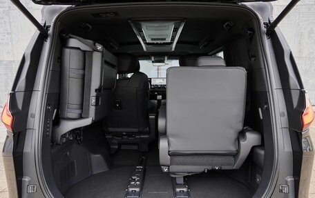 Lexus LM, 2024 год, 15 999 000 рублей, 18 фотография