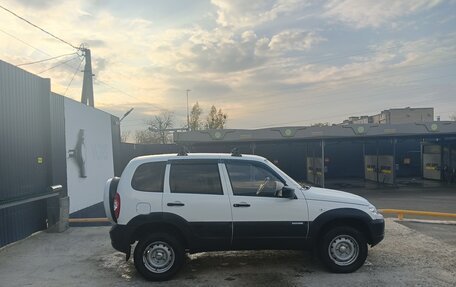 Chevrolet Niva I рестайлинг, 2015 год, 605 000 рублей, 2 фотография