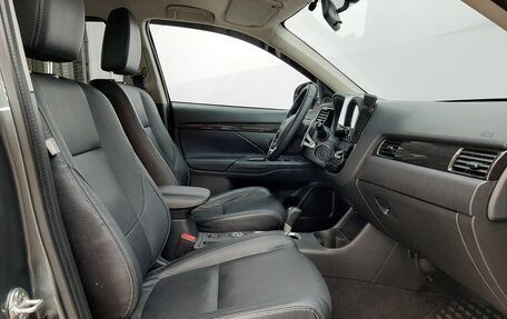 Mitsubishi Outlander III рестайлинг 3, 2016 год, 1 690 000 рублей, 11 фотография