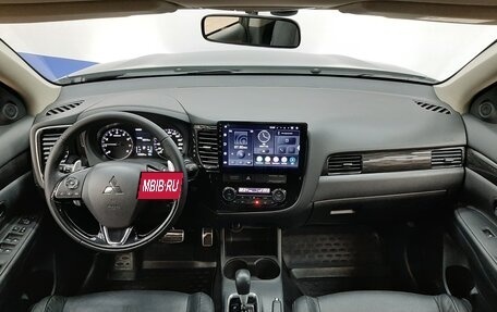 Mitsubishi Outlander III рестайлинг 3, 2016 год, 1 690 000 рублей, 9 фотография