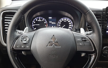 Mitsubishi Outlander III рестайлинг 3, 2016 год, 1 690 000 рублей, 15 фотография