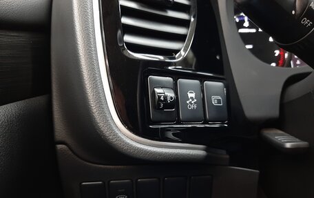 Mitsubishi Outlander III рестайлинг 3, 2016 год, 1 690 000 рублей, 22 фотография