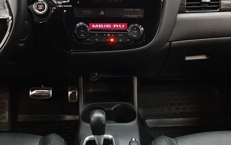 Mitsubishi Outlander III рестайлинг 3, 2016 год, 1 690 000 рублей, 20 фотография