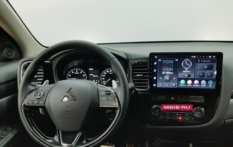 Mitsubishi Outlander III рестайлинг 3, 2016 год, 1 690 000 рублей, 18 фотография