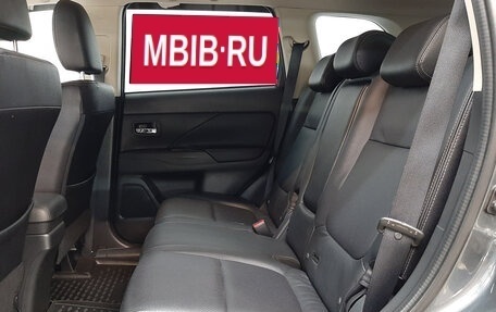 Mitsubishi Outlander III рестайлинг 3, 2016 год, 1 690 000 рублей, 12 фотография