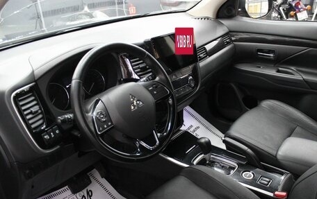 Mitsubishi Outlander III рестайлинг 3, 2017 год, 1 490 000 рублей, 7 фотография