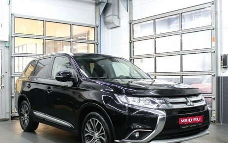Mitsubishi Outlander III рестайлинг 3, 2017 год, 1 490 000 рублей, 3 фотография