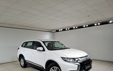 Mitsubishi Outlander III рестайлинг 3, 2019 год, 1 570 000 рублей, 3 фотография