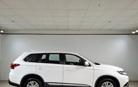 Mitsubishi Outlander III рестайлинг 3, 2019 год, 1 570 000 рублей, 6 фотография