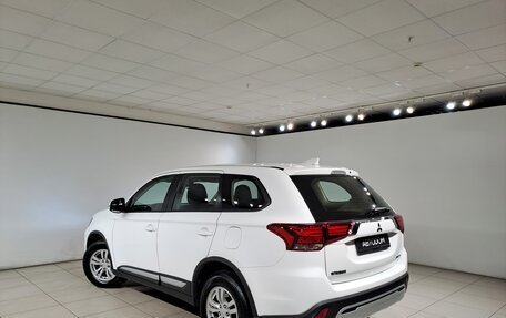 Mitsubishi Outlander III рестайлинг 3, 2019 год, 1 570 000 рублей, 4 фотография