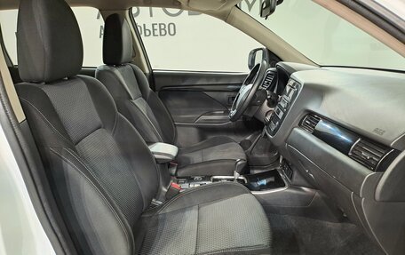 Mitsubishi Outlander III рестайлинг 3, 2019 год, 1 570 000 рублей, 15 фотография