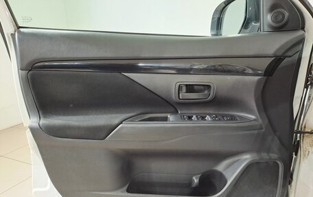 Mitsubishi Outlander III рестайлинг 3, 2019 год, 1 570 000 рублей, 18 фотография