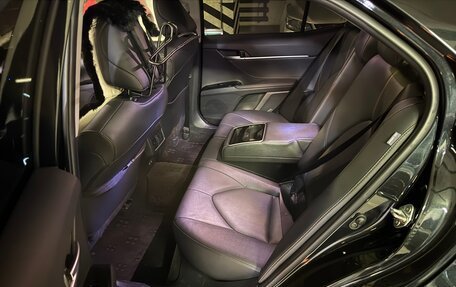 Toyota Camry, 2022 год, 3 800 000 рублей, 10 фотография