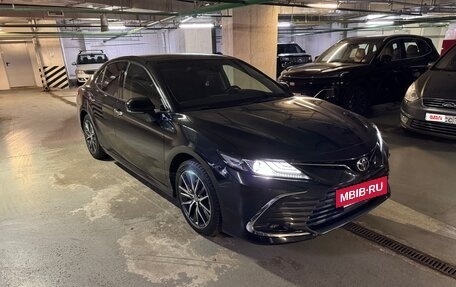 Toyota Camry, 2022 год, 3 800 000 рублей, 2 фотография