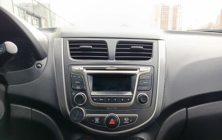 Hyundai Solaris II рестайлинг, 2013 год, 450 000 рублей, 18 фотография