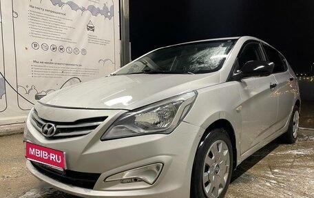 Hyundai Solaris II рестайлинг, 2015 год, 570 000 рублей, 1 фотография