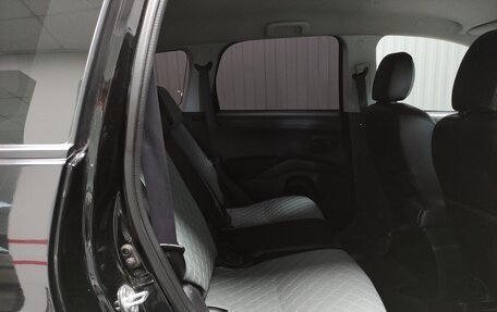 Mitsubishi Outlander III рестайлинг 3, 2012 год, 1 107 000 рублей, 10 фотография