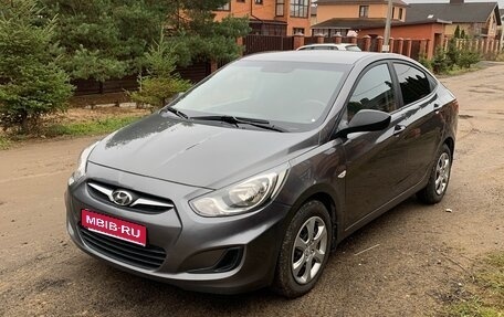 Hyundai Solaris II рестайлинг, 2011 год, 700 000 рублей, 1 фотография