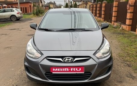 Hyundai Solaris II рестайлинг, 2011 год, 700 000 рублей, 2 фотография