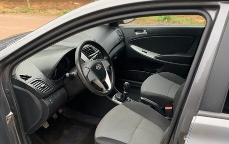 Hyundai Solaris II рестайлинг, 2011 год, 700 000 рублей, 8 фотография