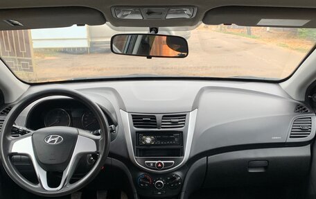 Hyundai Solaris II рестайлинг, 2011 год, 700 000 рублей, 9 фотография