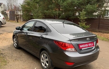 Hyundai Solaris II рестайлинг, 2011 год, 700 000 рублей, 5 фотография