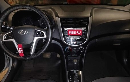 Hyundai Solaris II рестайлинг, 2013 год, 740 000 рублей, 3 фотография