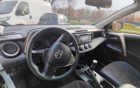 Toyota RAV4, 2016 год, 1 999 000 рублей, 12 фотография