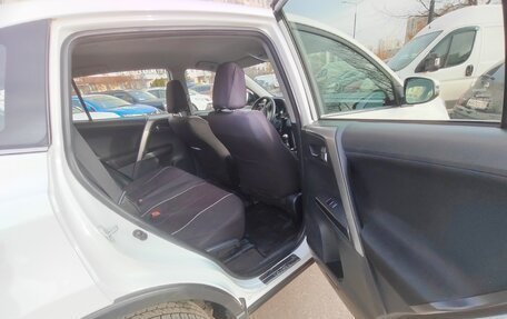 Toyota RAV4, 2016 год, 1 999 000 рублей, 13 фотография