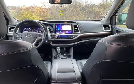 Toyota Highlander III, 2015 год, 2 700 000 рублей, 8 фотография