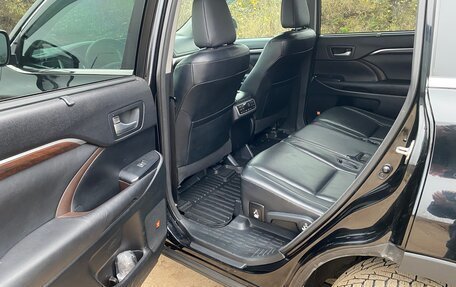 Toyota Highlander III, 2015 год, 2 700 000 рублей, 6 фотография