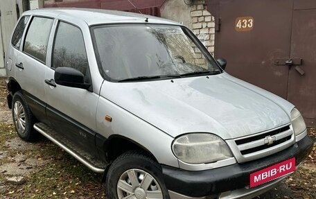 Chevrolet Niva I рестайлинг, 2004 год, 235 000 рублей, 1 фотография