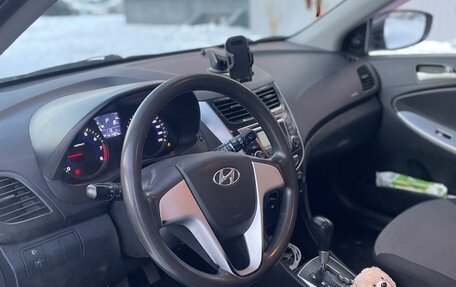 Hyundai Solaris II рестайлинг, 2013 год, 800 000 рублей, 5 фотография