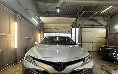 Toyota Camry, 2018 год, 3 000 000 рублей, 2 фотография