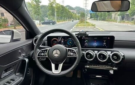 Mercedes-Benz A-Класс, 2022 год, 2 290 000 рублей, 10 фотография