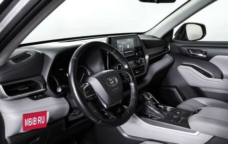 Toyota Highlander, 2021 год, 4 975 000 рублей, 15 фотография