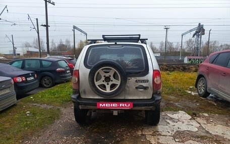 Chevrolet Niva I рестайлинг, 2005 год, 130 000 рублей, 2 фотография