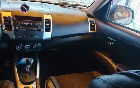 Mitsubishi Outlander III рестайлинг 3, 2008 год, 715 000 рублей, 5 фотография