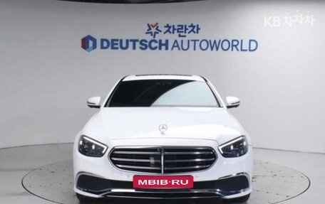 Mercedes-Benz E-Класс, 2022 год, 3 600 000 рублей, 1 фотография