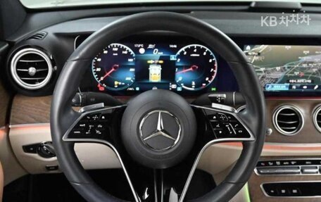 Mercedes-Benz E-Класс, 2022 год, 3 600 000 рублей, 5 фотография