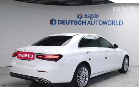 Mercedes-Benz E-Класс, 2022 год, 3 600 000 рублей, 3 фотография