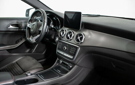 Mercedes-Benz GLA, 2018 год, 3 090 000 рублей, 9 фотография