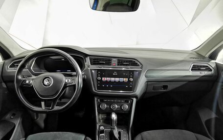 Volkswagen Tiguan II, 2018 год, 2 225 000 рублей, 14 фотография