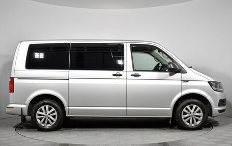 Volkswagen Multivan T6 рестайлинг, 2019 год, 3 800 000 рублей, 4 фотография